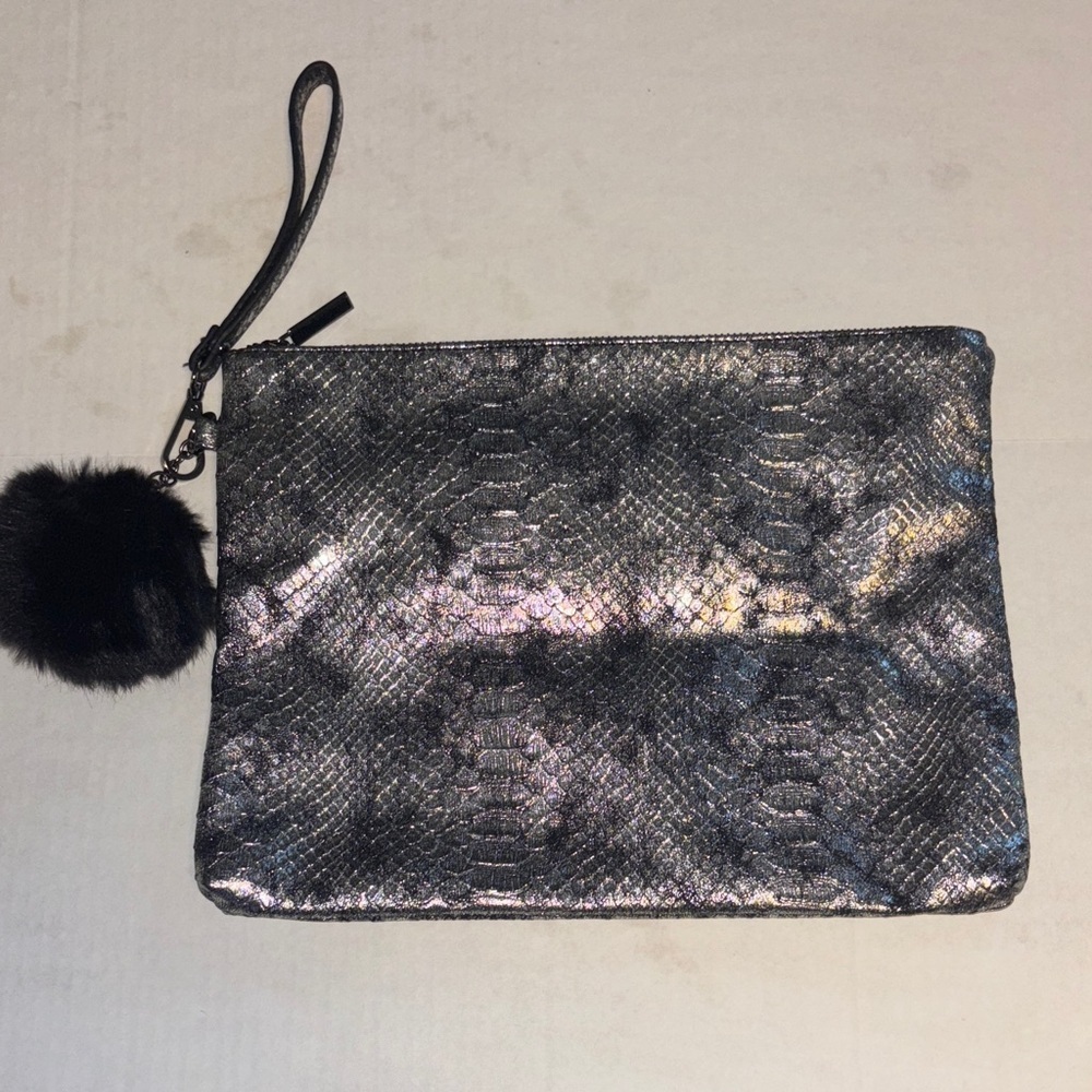 BLACK SILVER METALLIC FAUX SNAKESKIN DESIGN CLUTCH
SOFT PLEATHER LIKE MATERIAL